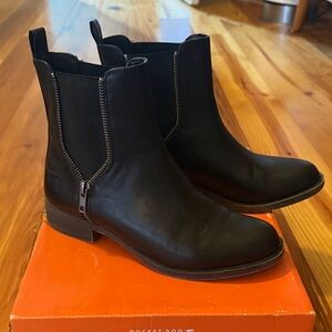 Women’s Black Leather Chelsea Boots